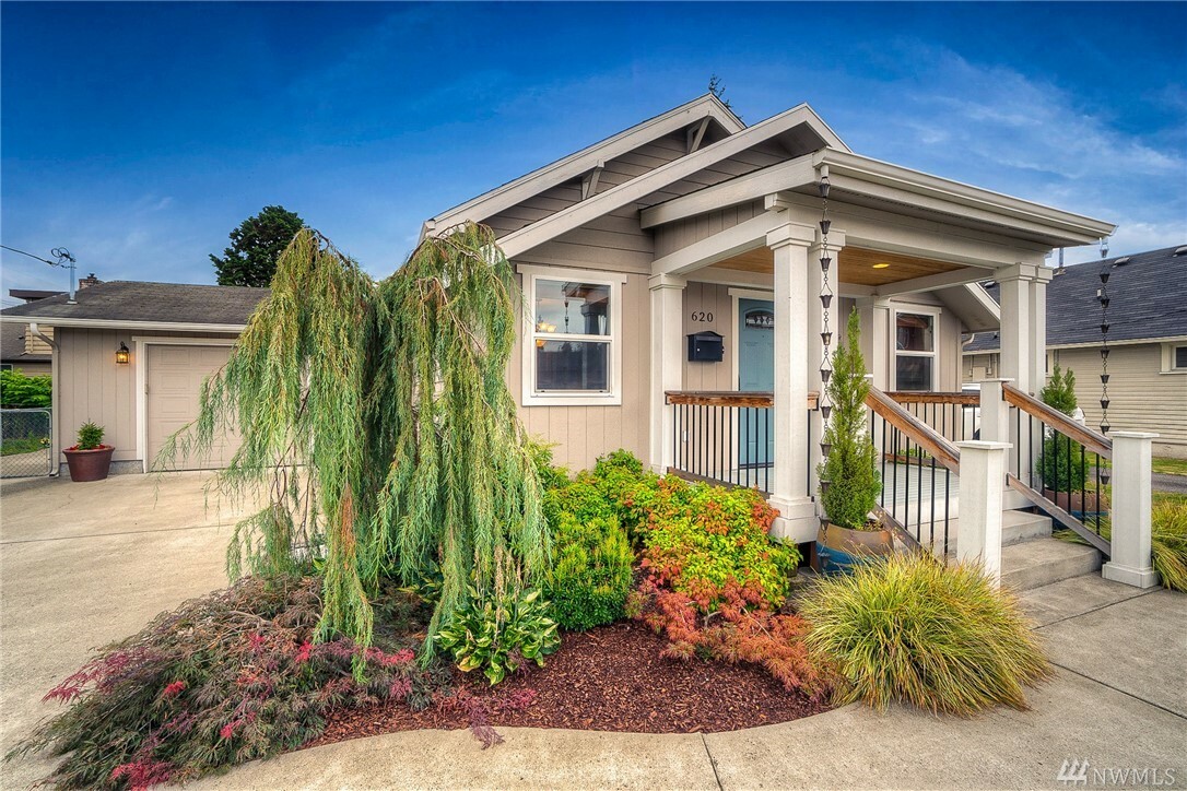 Property Photo: 620 E Pioneer WA 98372