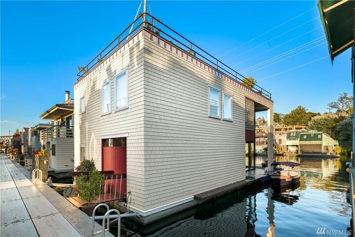 Property Photo:  10 E Roanoke St 13  WA 98102 