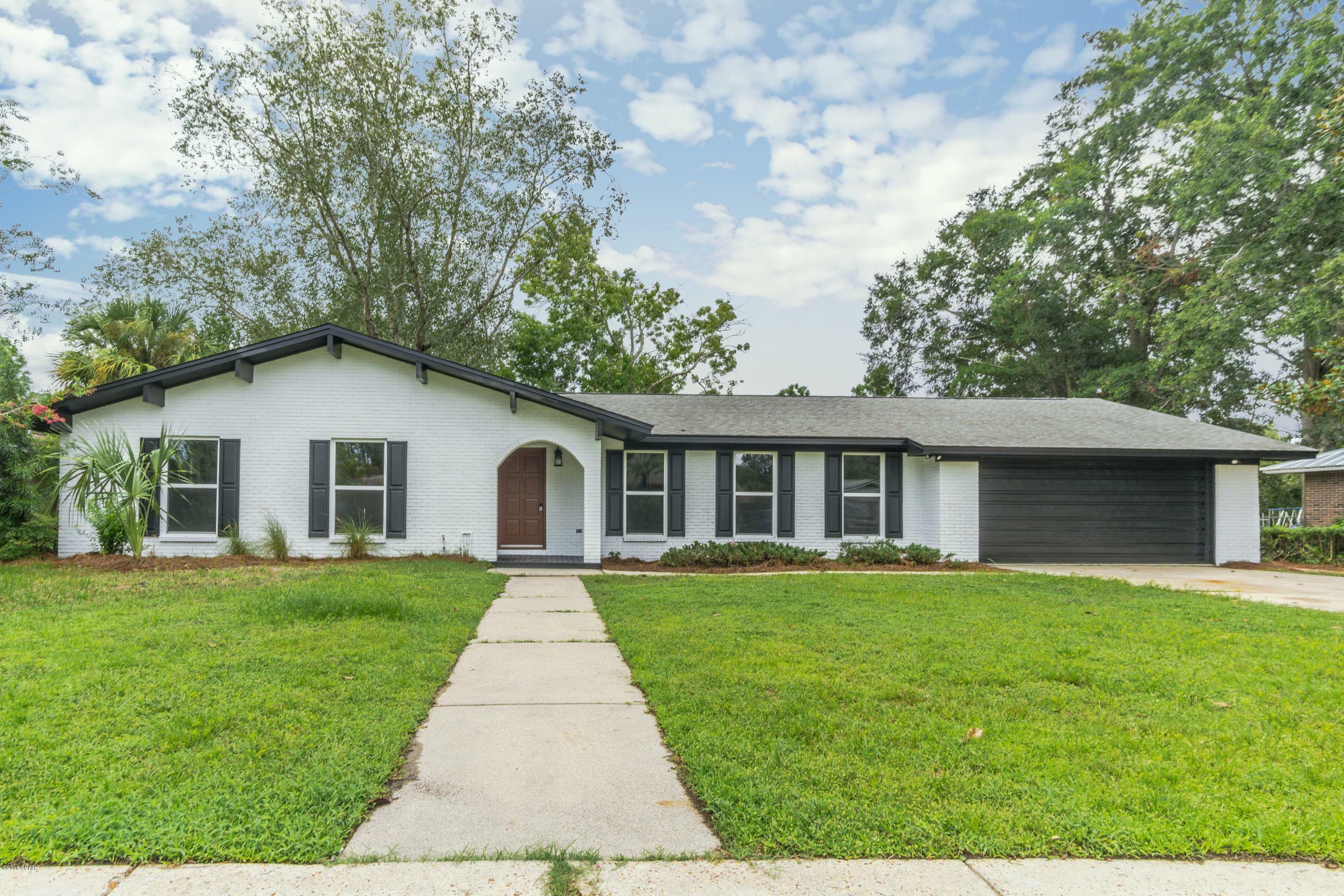 Property Photo: 310 Floyd Drive FL 32444