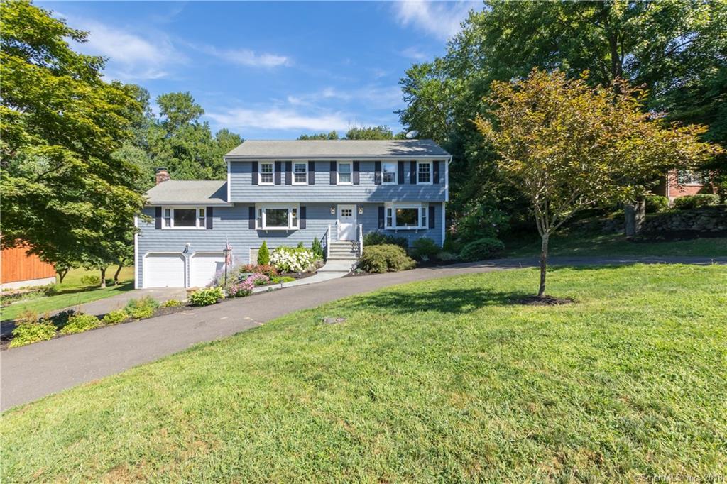 Property Photo:  19 Yorktown Circle  CT 06611 