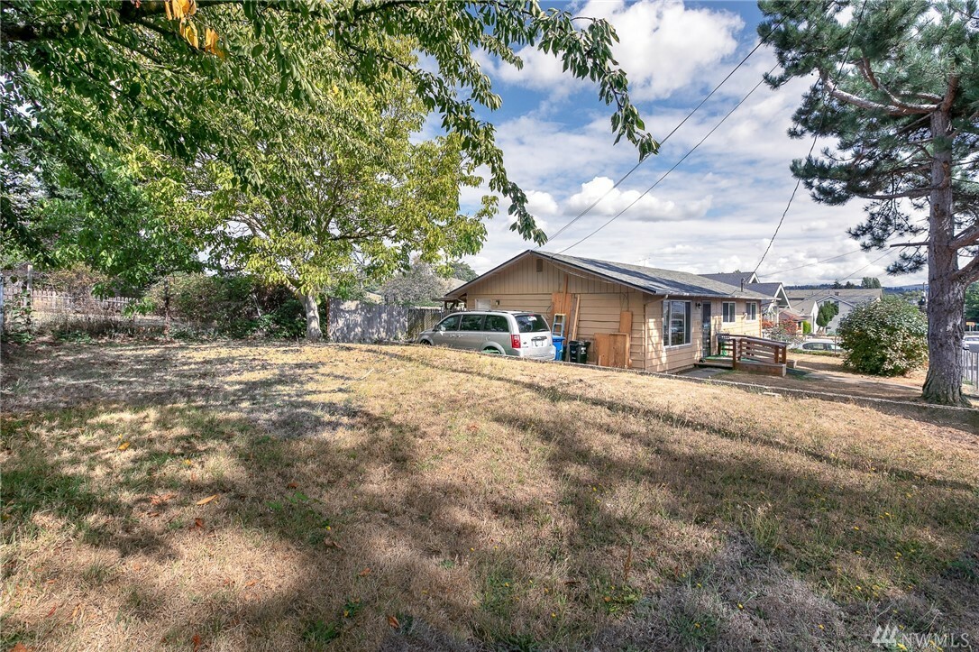 Property Photo:  4806 S Thistle St  WA 98118 