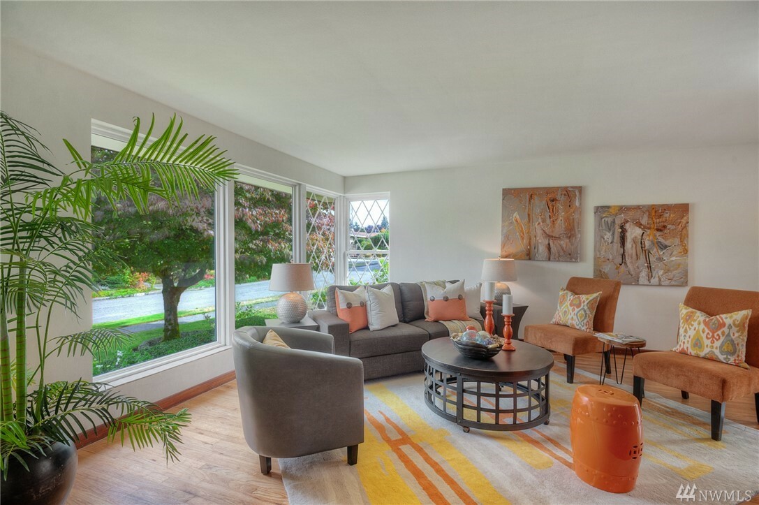 Property Photo: 4203 NE 73rd St WA 98115
