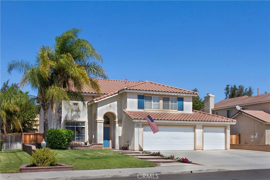 Property Photo: 810 Kilmarnock Way CA 92508