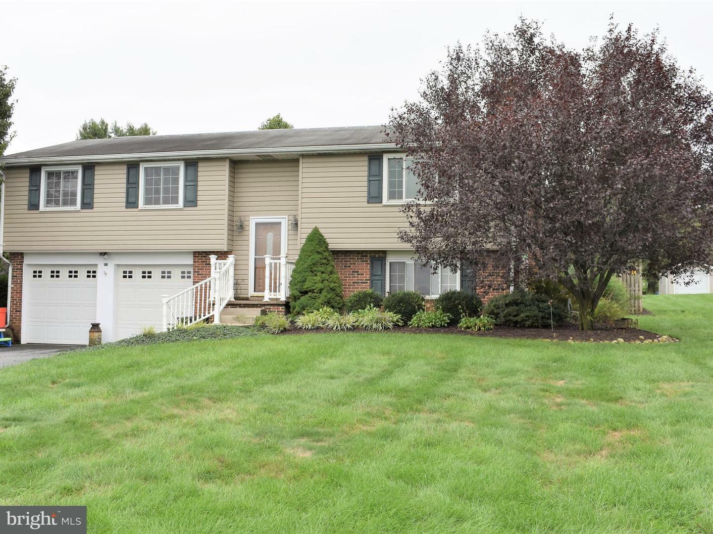 Property Photo: 15 Hillymede Drive PA 17036