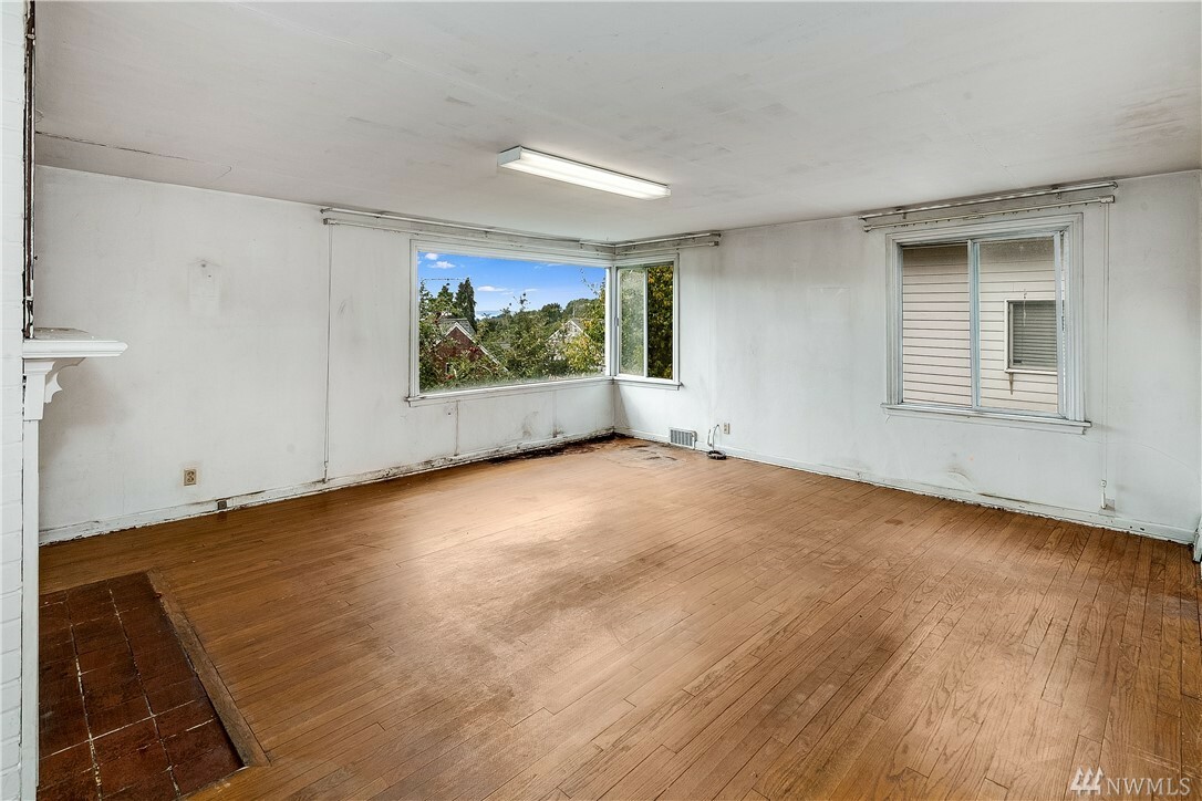 Property Photo: 3431 16th Ave S WA 98144