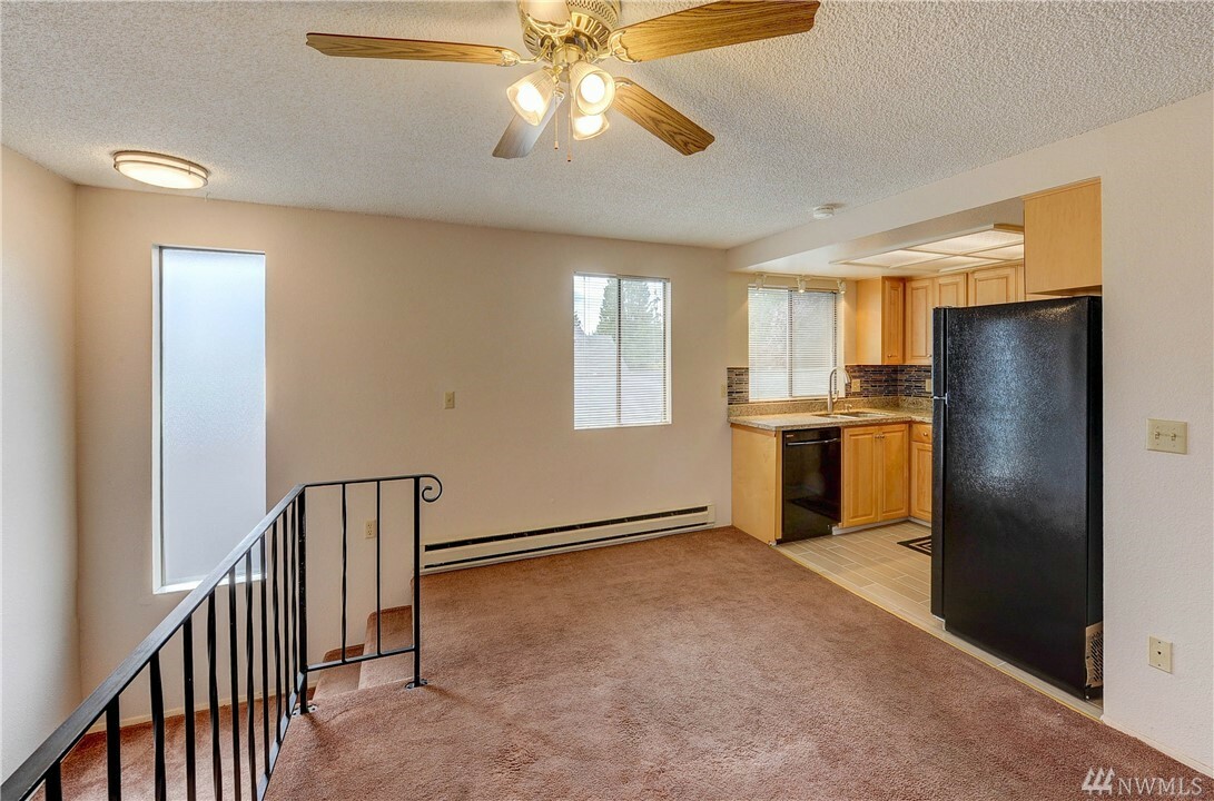 Property Photo:  3401 Oakes Ave 5  WA 98201 