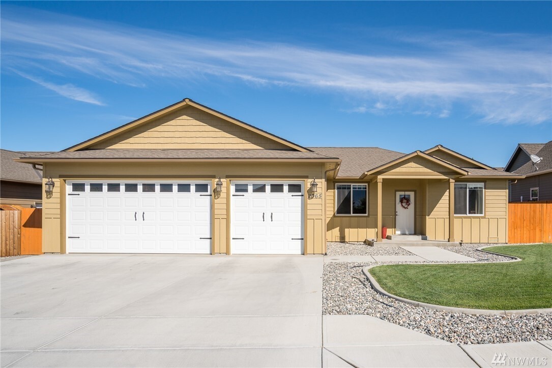 Property Photo: 2365 Talon St NE WA 98802