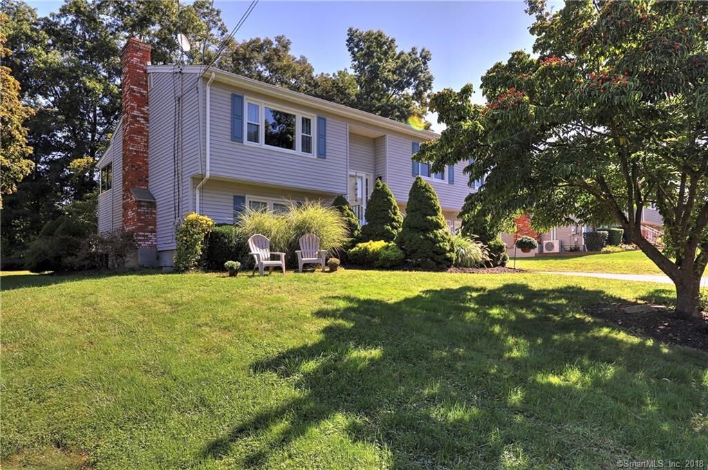 Property Photo:  260 Mary Ellen Drive  CT 06460 