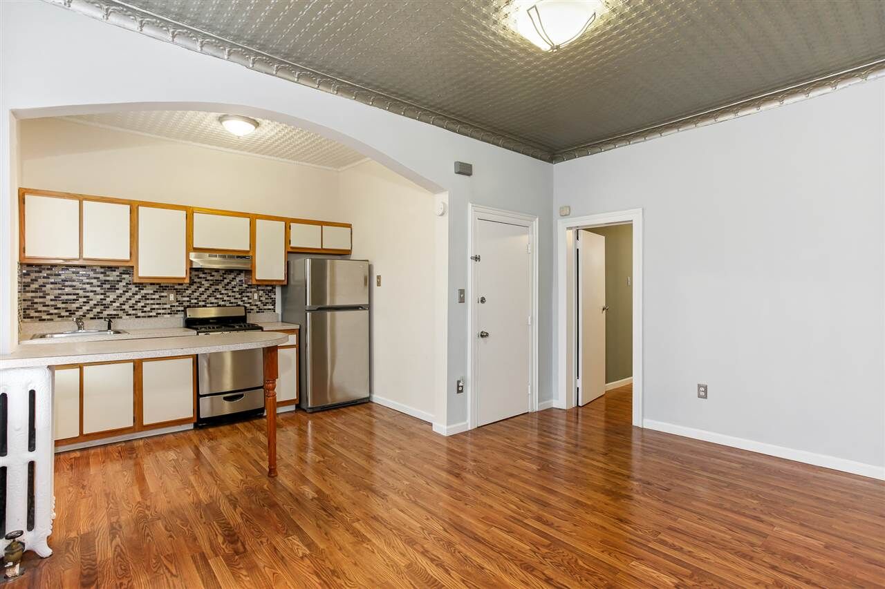 Property Photo:  310 New York Ave 2  NJ 07307 
