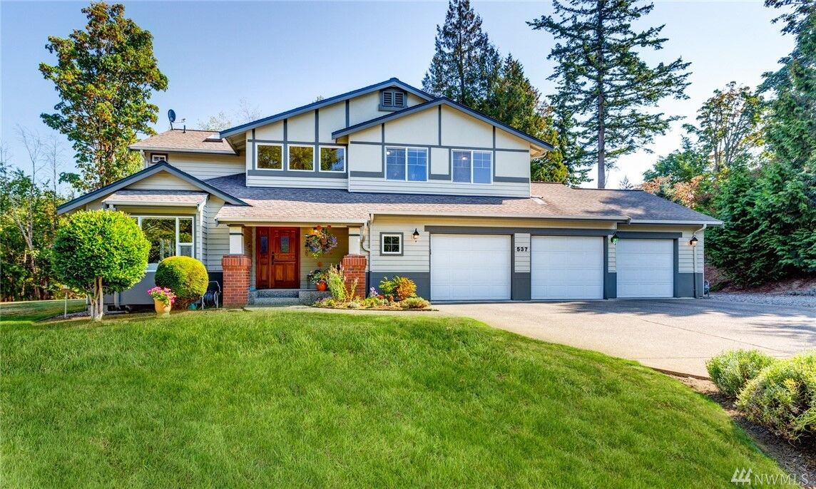 Property Photo:  537 S 39th St  WA 98229 