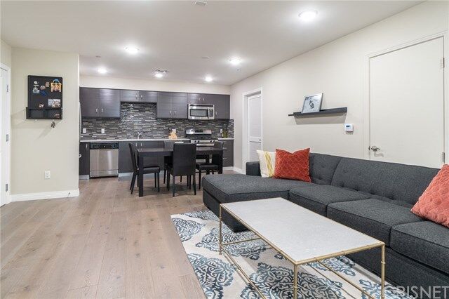 Property Photo:  5818 Whitsett 305  CA 91607 