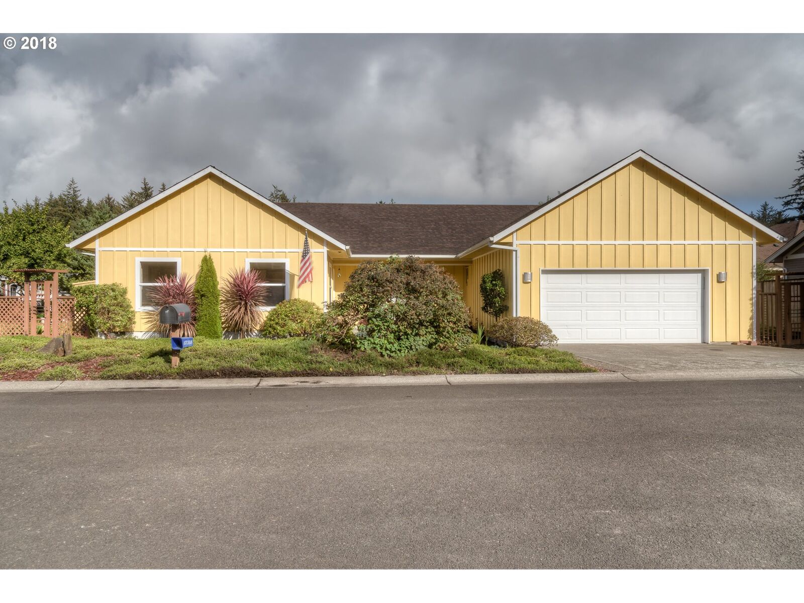 Property Photo: 1087 Nautical Dr OR 97121