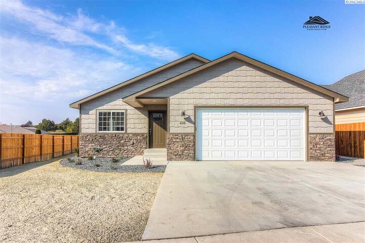 408 Sherilyn Ct  Grandview WA 99350 photo