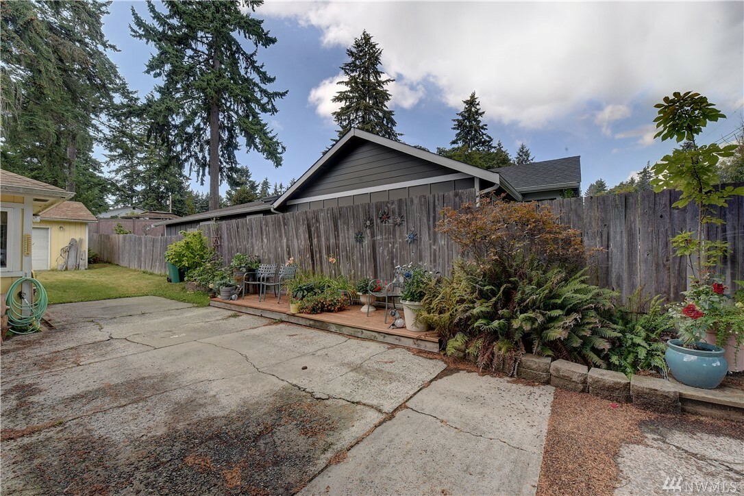 Property Photo: 23906 53rd Ave W WA 98043