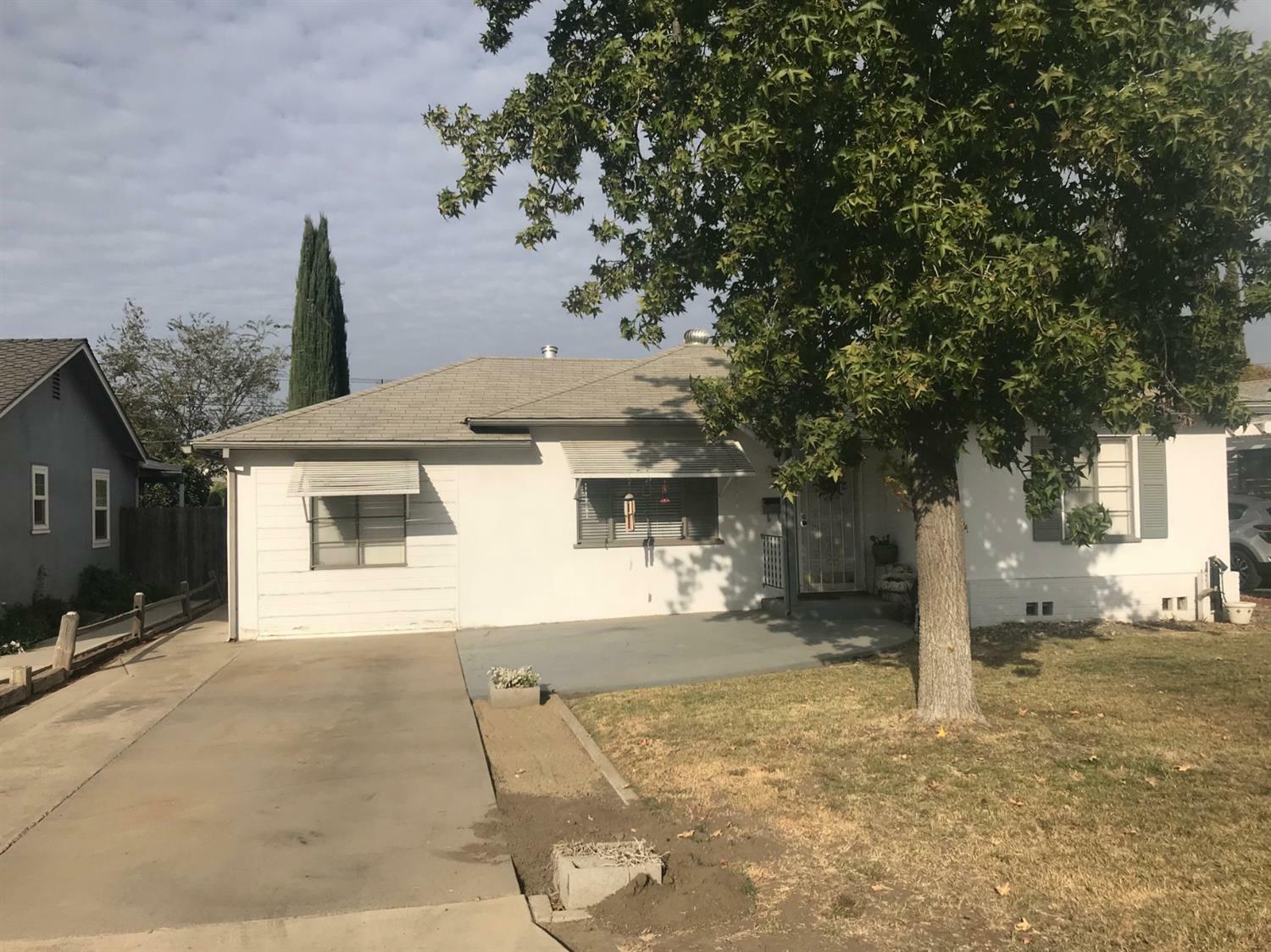 Property Photo:  809 S Edison Street  CA 93292 