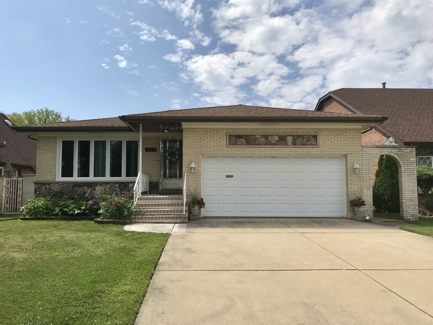 Property Photo: 1503 Marguerite Street IL 60068