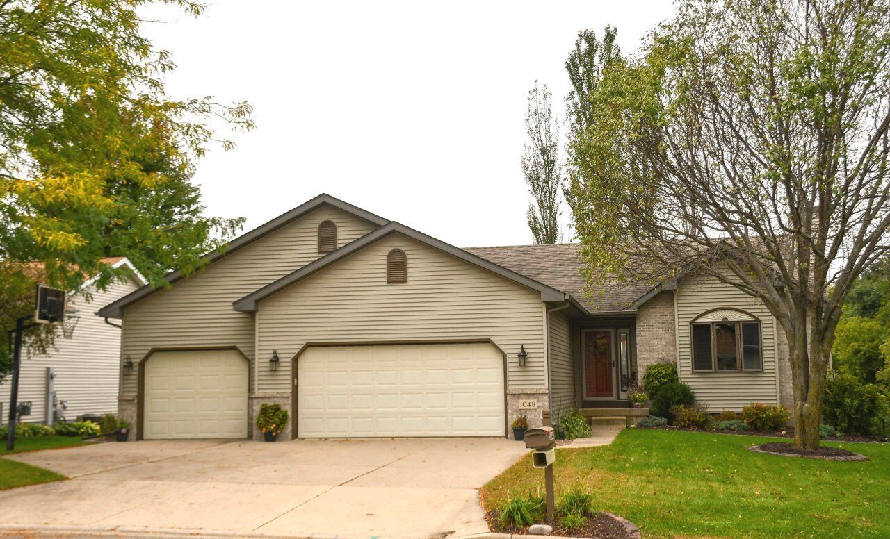 Property Photo:  1048 Amberson Dr  WI 53596 