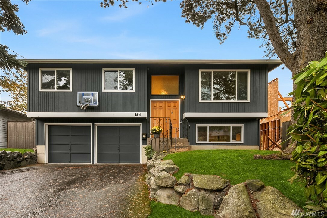 Property Photo: 4910 30th Ave S WA 98108