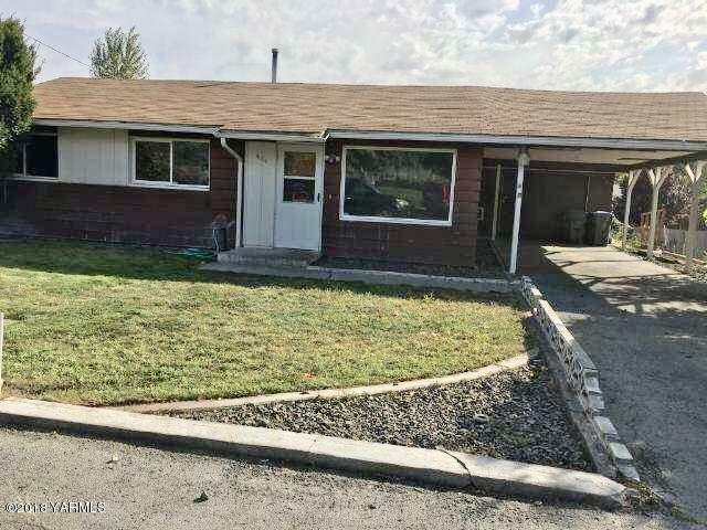 Property Photo: 404 W Selah Ave WA 98942