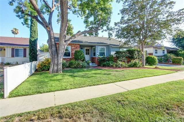 Property Photo:  8147 Genesta Avenue  CA 91406 