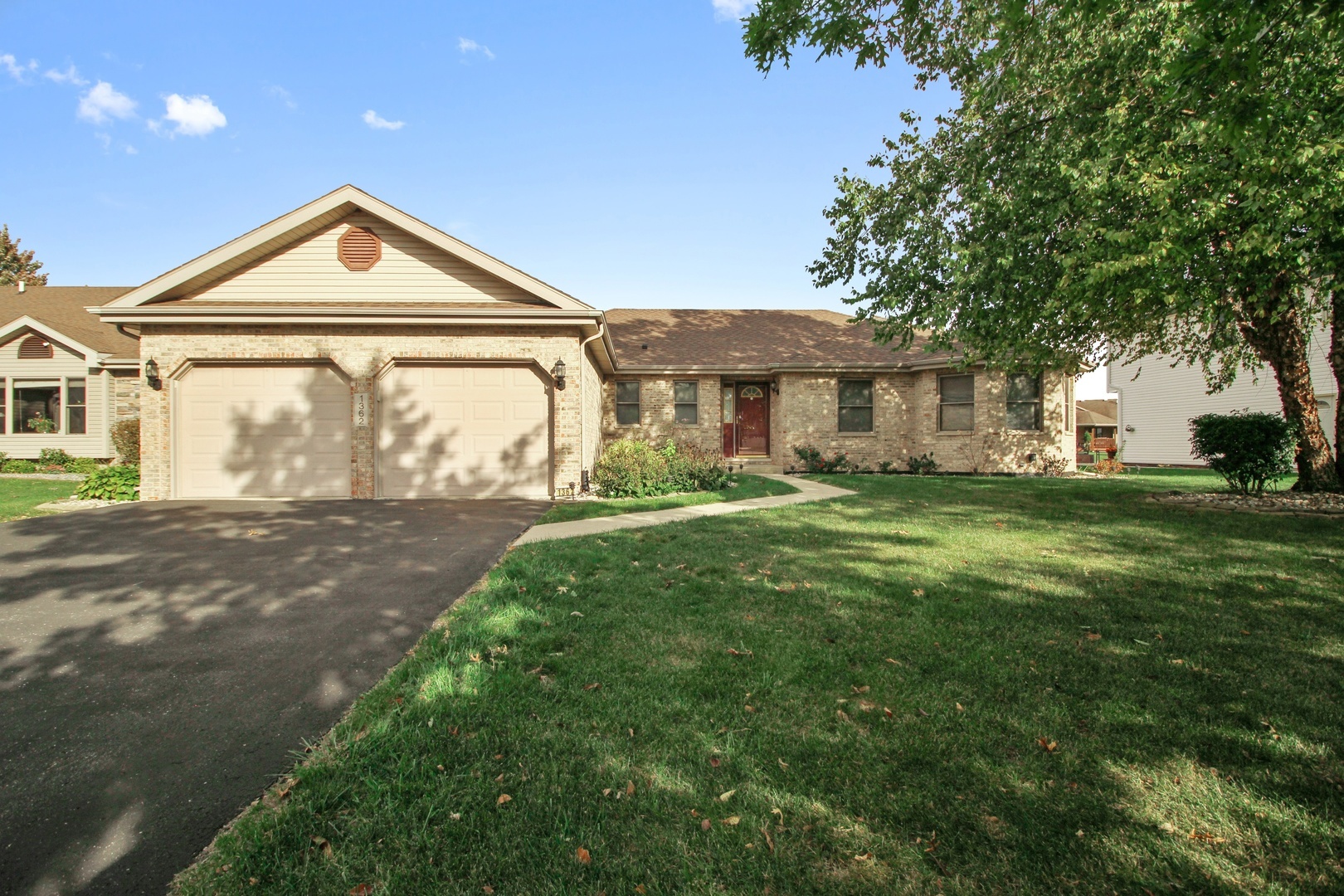 Property Photo:  1362 East Cap Circle  IL 60914 