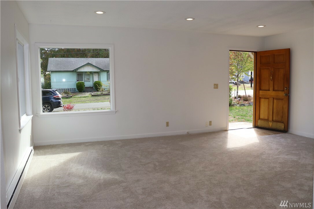 Property Photo: 1240 Ellinor St WA 98584