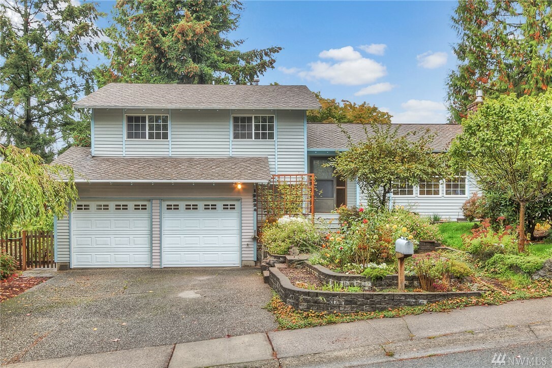 Property Photo: 12324 SE 64th Place WA 98006