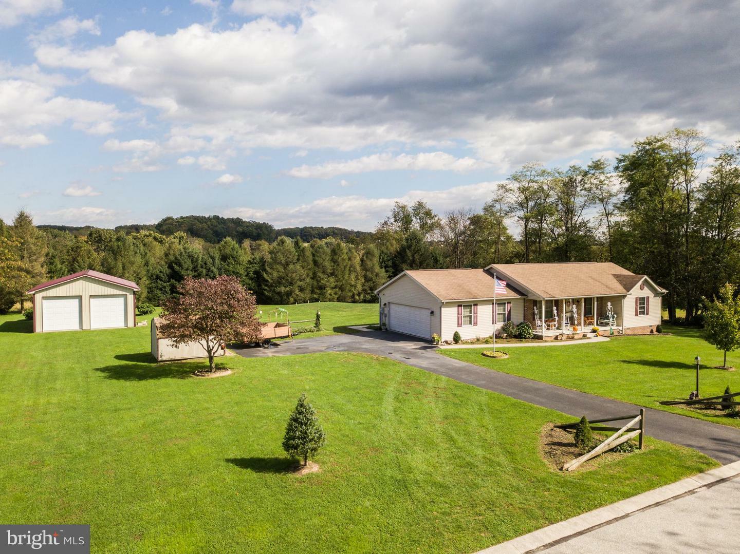 Property Photo:  1076 Fox Run Terrace  PA 17331 