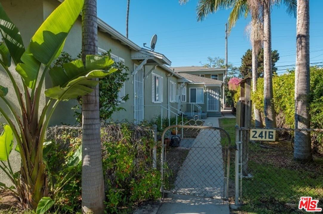 Property Photo:  2416 20th St  CA 90405 