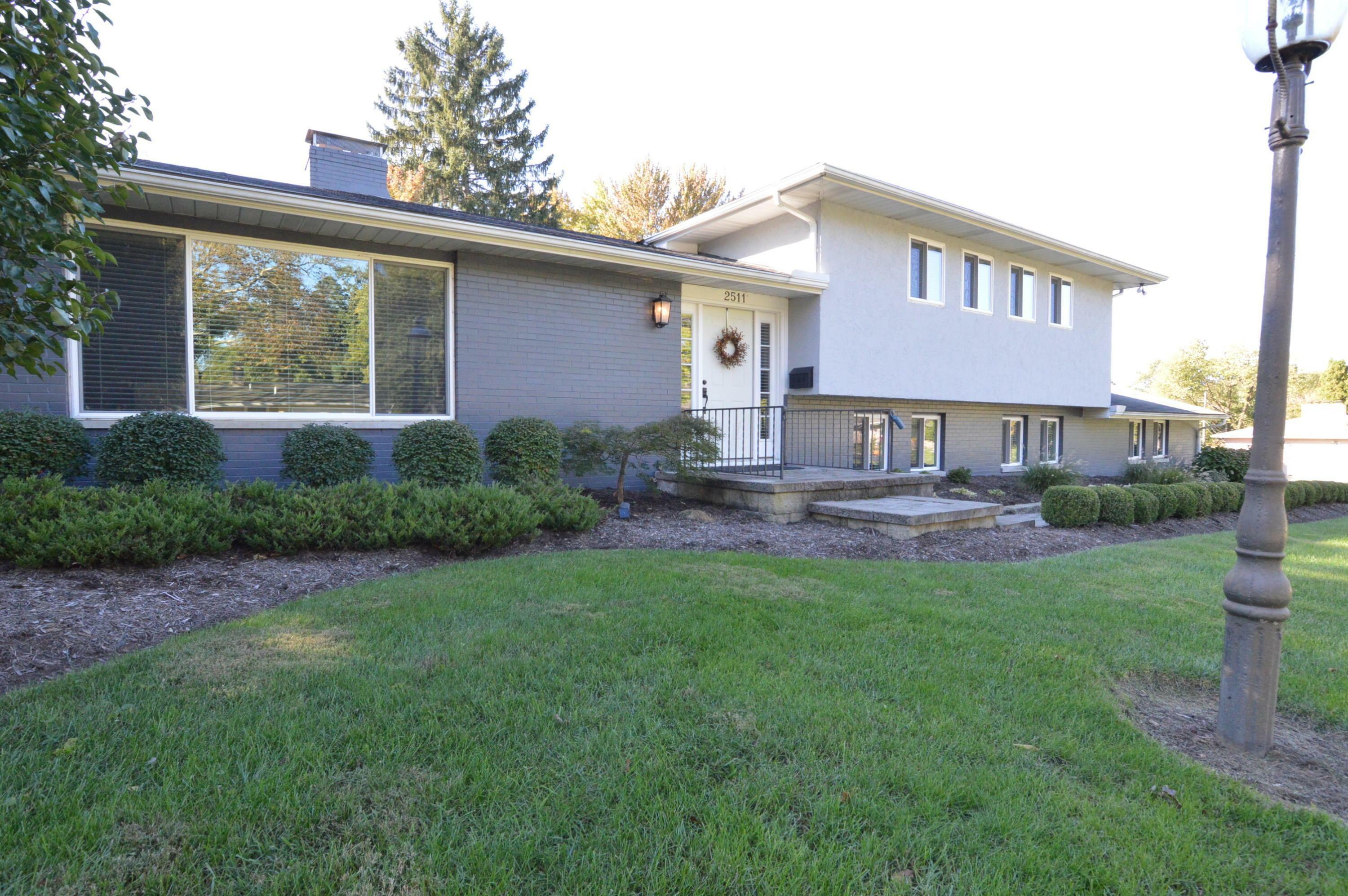 Property Photo:  2511 Johnston Road  OH 43220 