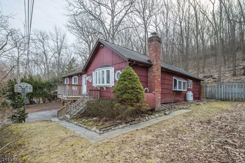 Property Photo:  29 Old Woodland Trl  NJ 07438 