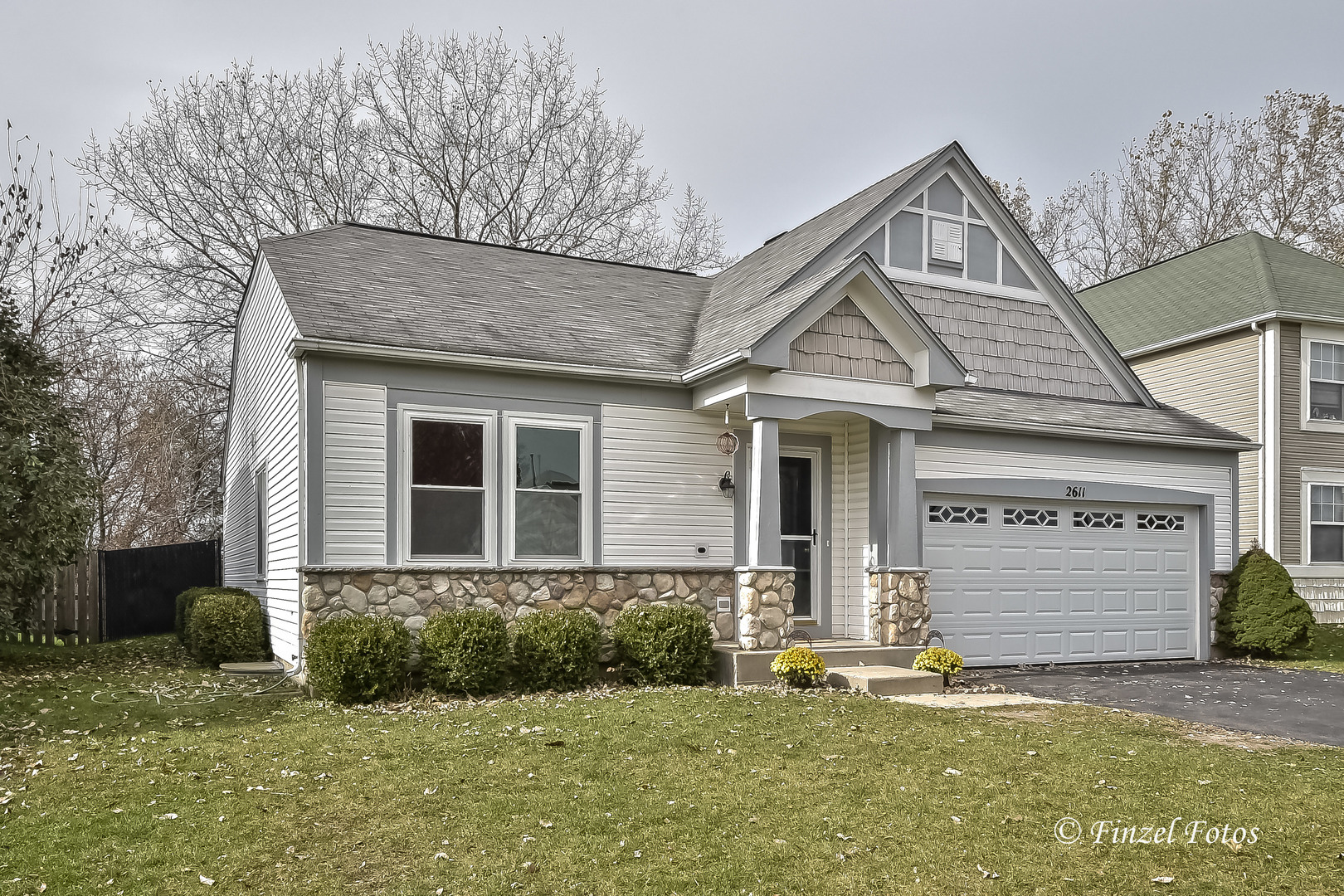 Property Photo: 2611 Stanton Circle IL 60156
