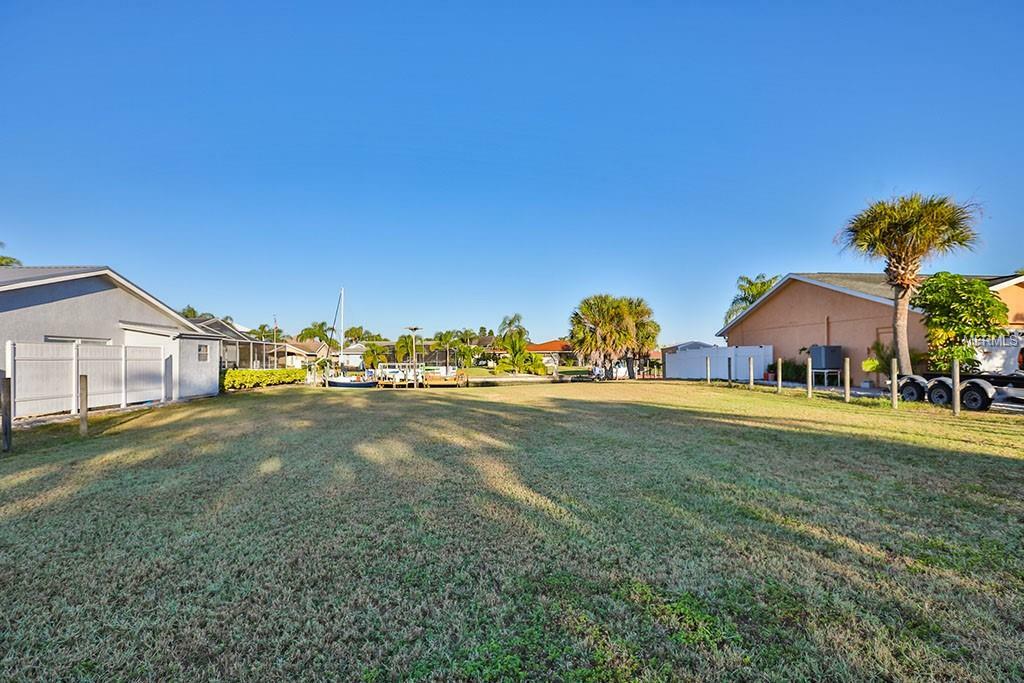 Property Photo:  6336 Wisteria Lane  FL 33572 