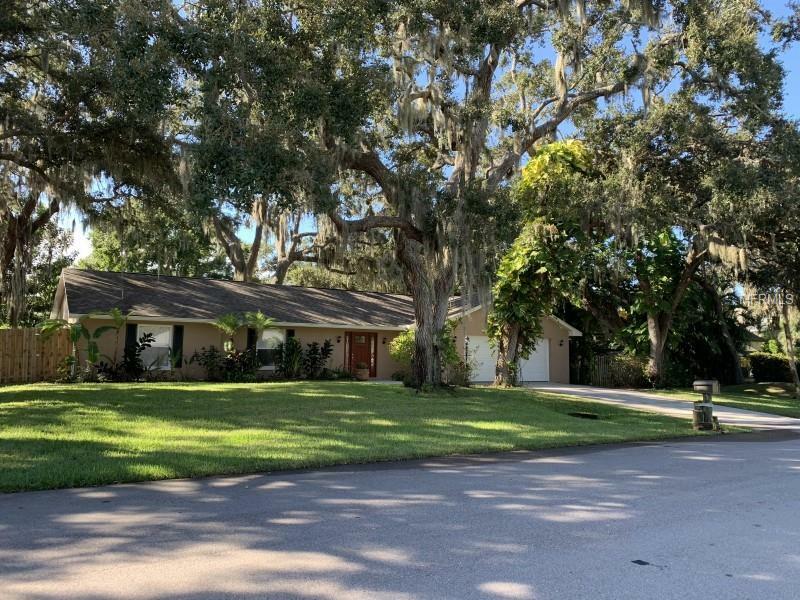 Property Photo:  2516 Monterey Street  FL 34231 