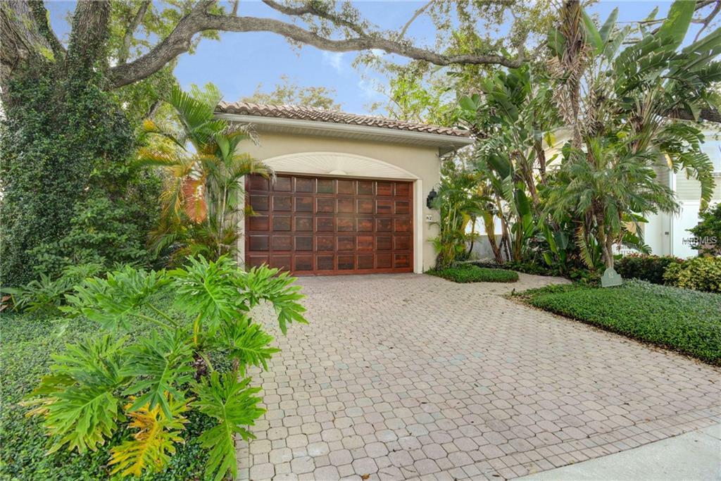 Property Photo:  82 Adalia Avenue  FL 33606 