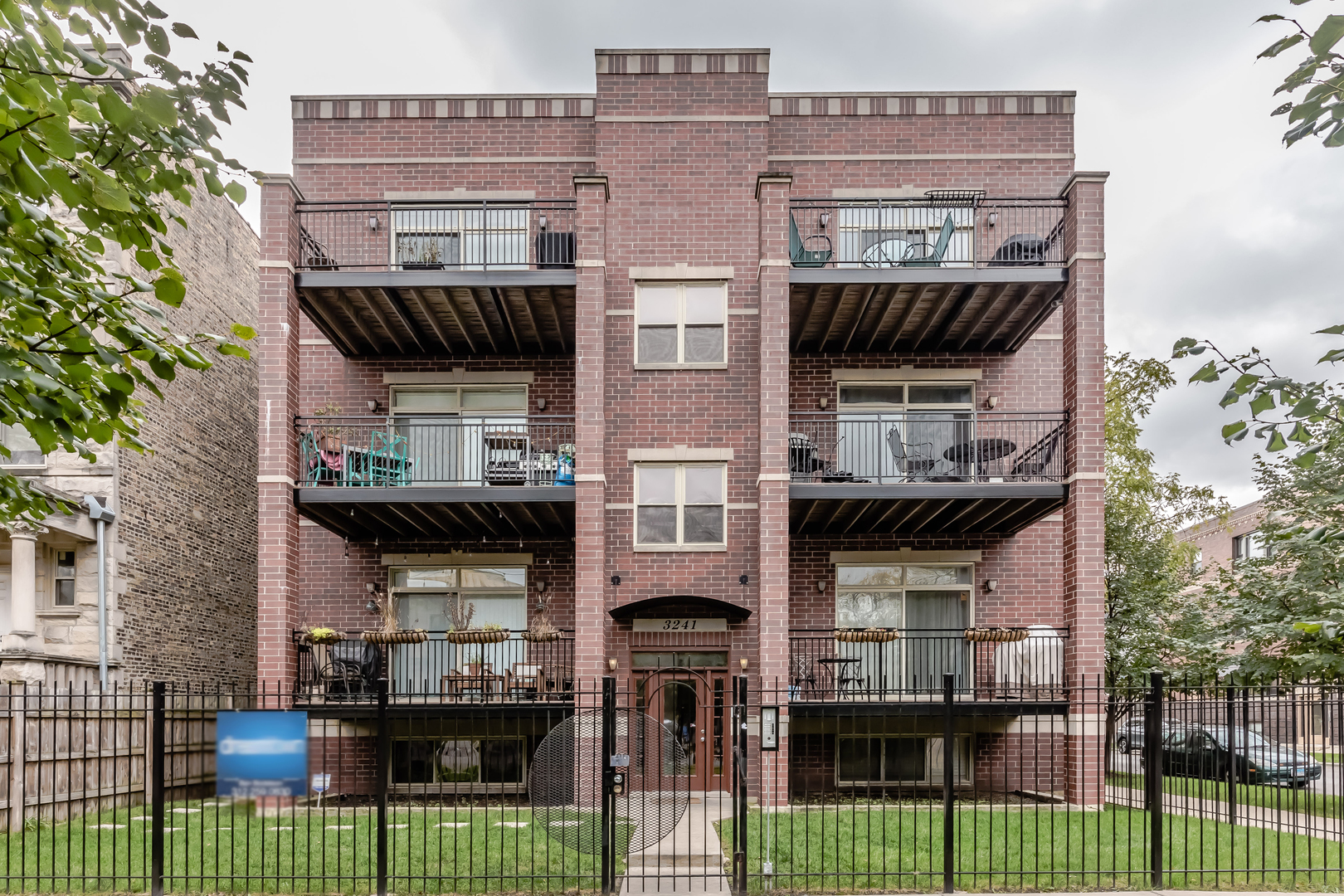 Property Photo:  3241 West Palmer Street 1E  IL 60647 