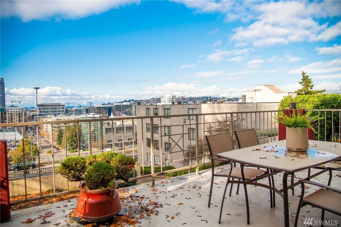 Property Photo: 131 Bellevue Ave E 101 WA 98102