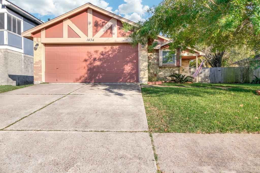 Property Photo: 1434 Stevenage Lane TX 77530