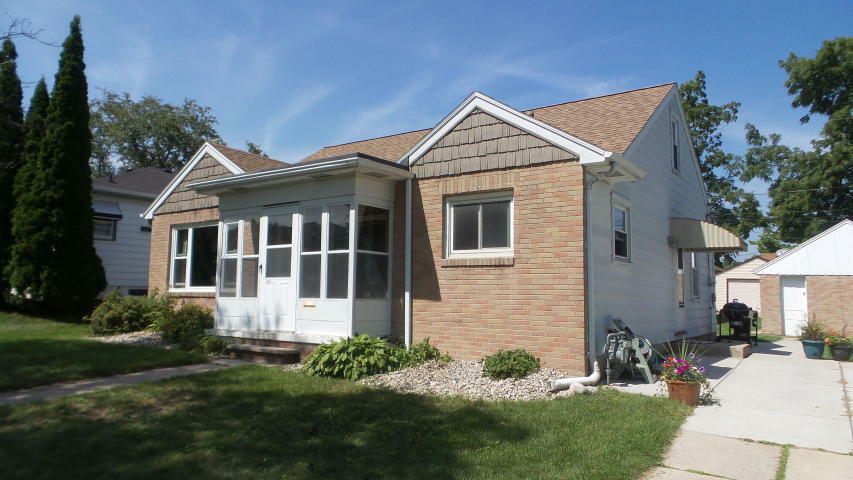 Property Photo:  1722 Minnesota Ave  WI 53172 