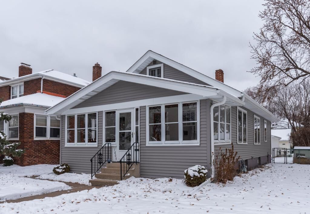 Property Photo:  1805 Palace Avenue  MN 55105 