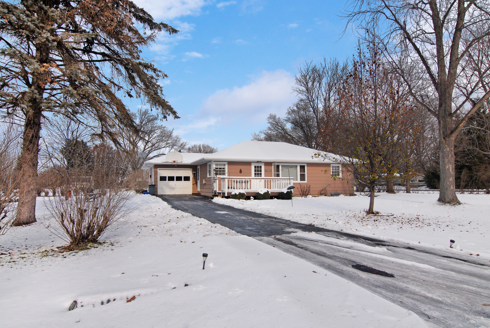 Property Photo:  3 Lewis Street  IL 60543 