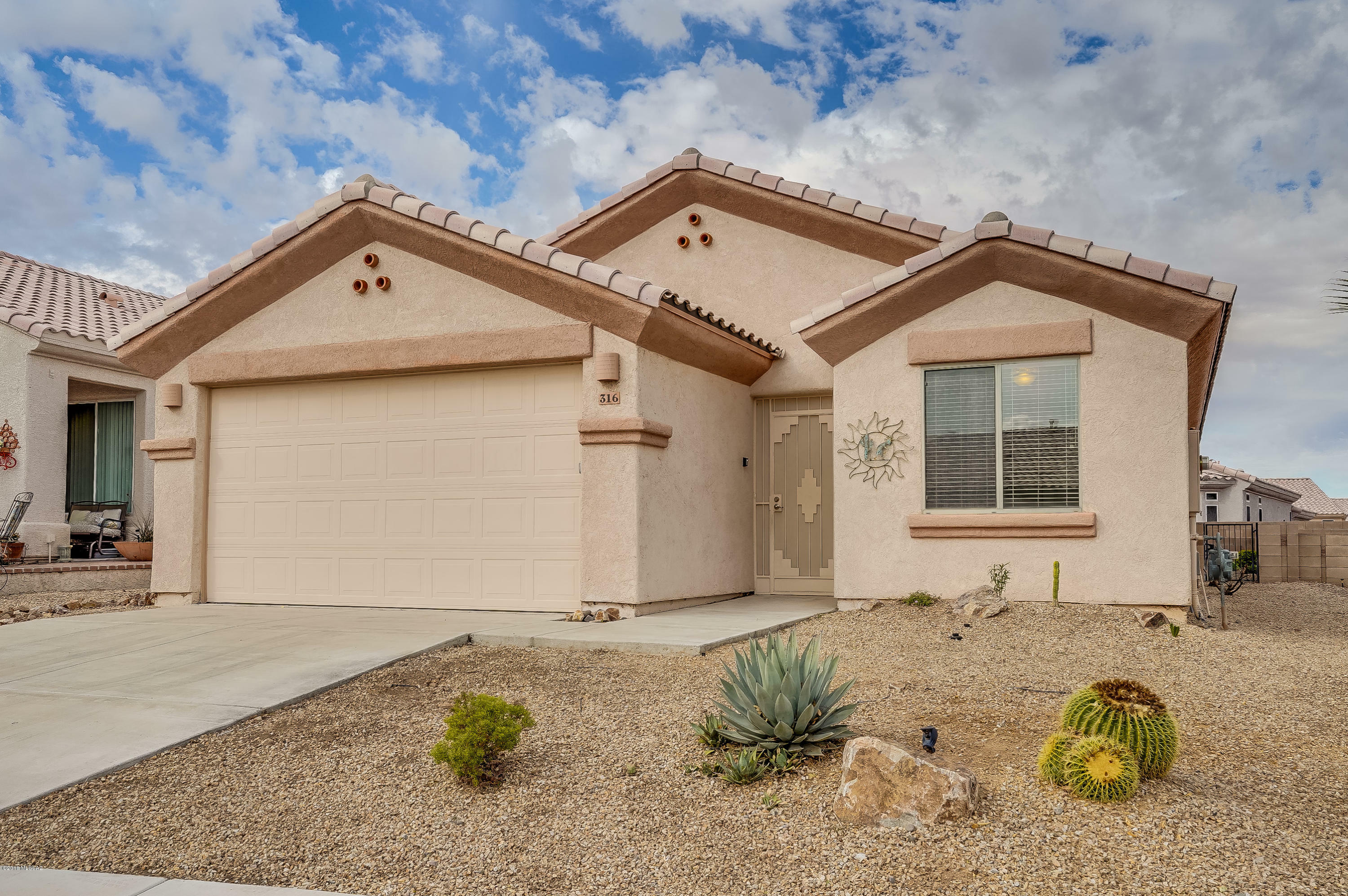 Property Photo:  316 W Sunrise Vista Drive  AZ 85614 