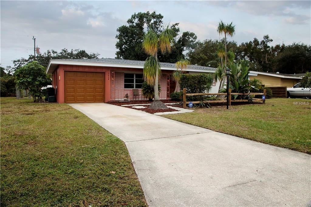 Property Photo:  3028 Wood Street  FL 34237 