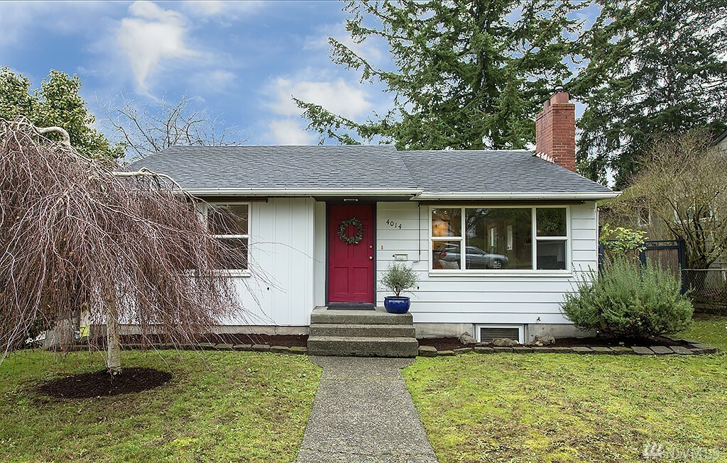 Property Photo:  4014 48th Ave SW  WA 98116 