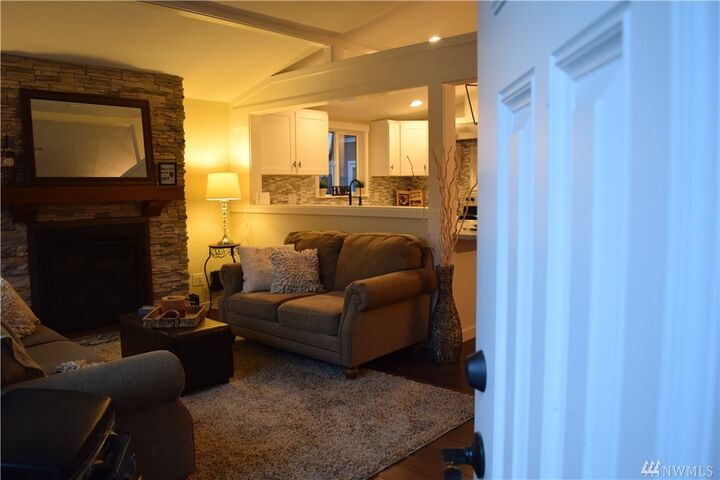 Property Photo: 19206 18th Ave NE WA 98155