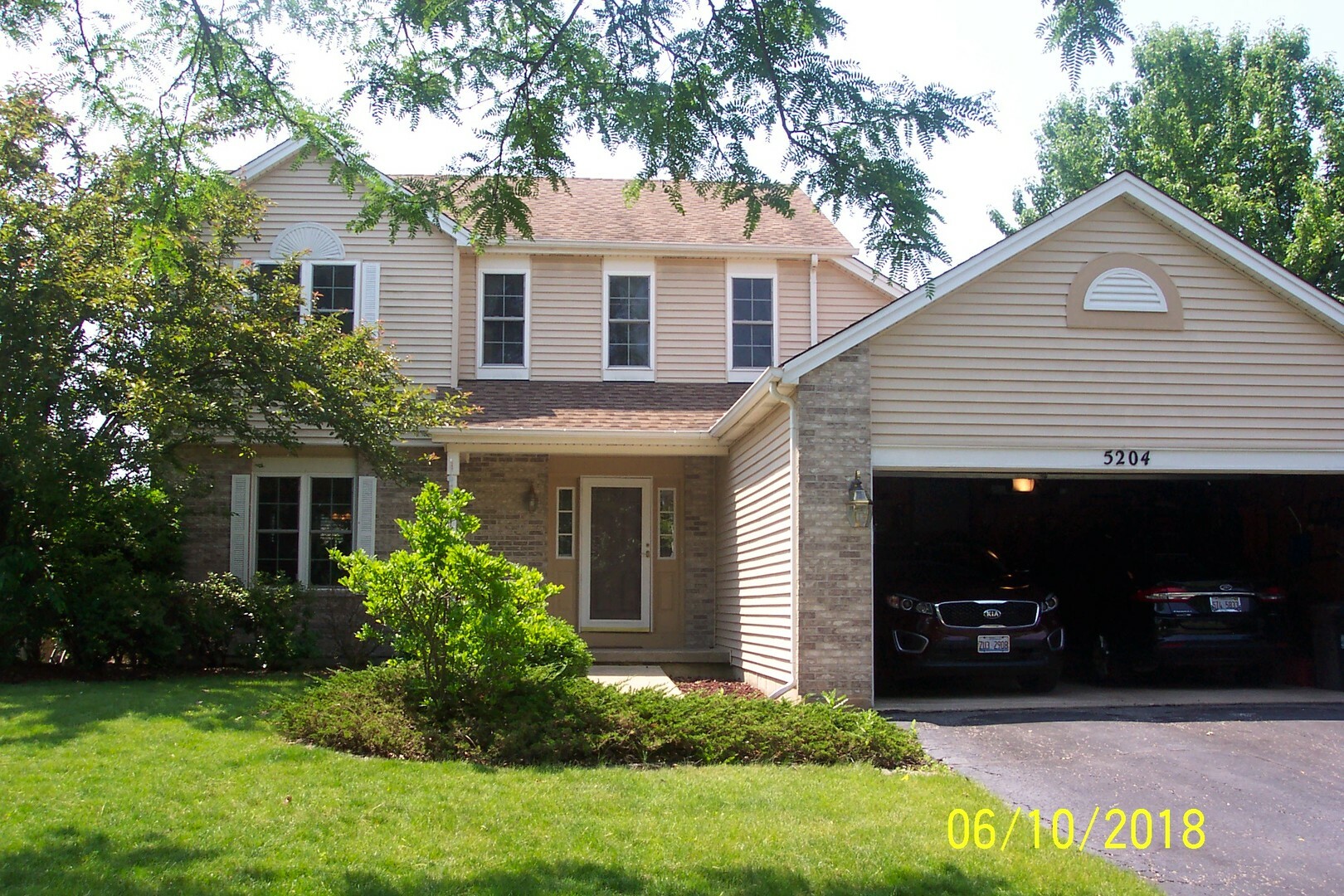 Property Photo:  5204 Burgess Drive  IL 60544 