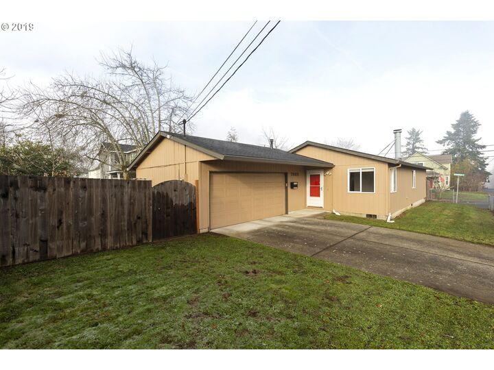 7665 N Burrage Ave  Portland OR 97217 photo