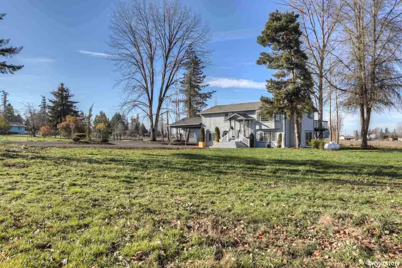 Property Photo: 10001 Marquam Cl OR 97038-9547