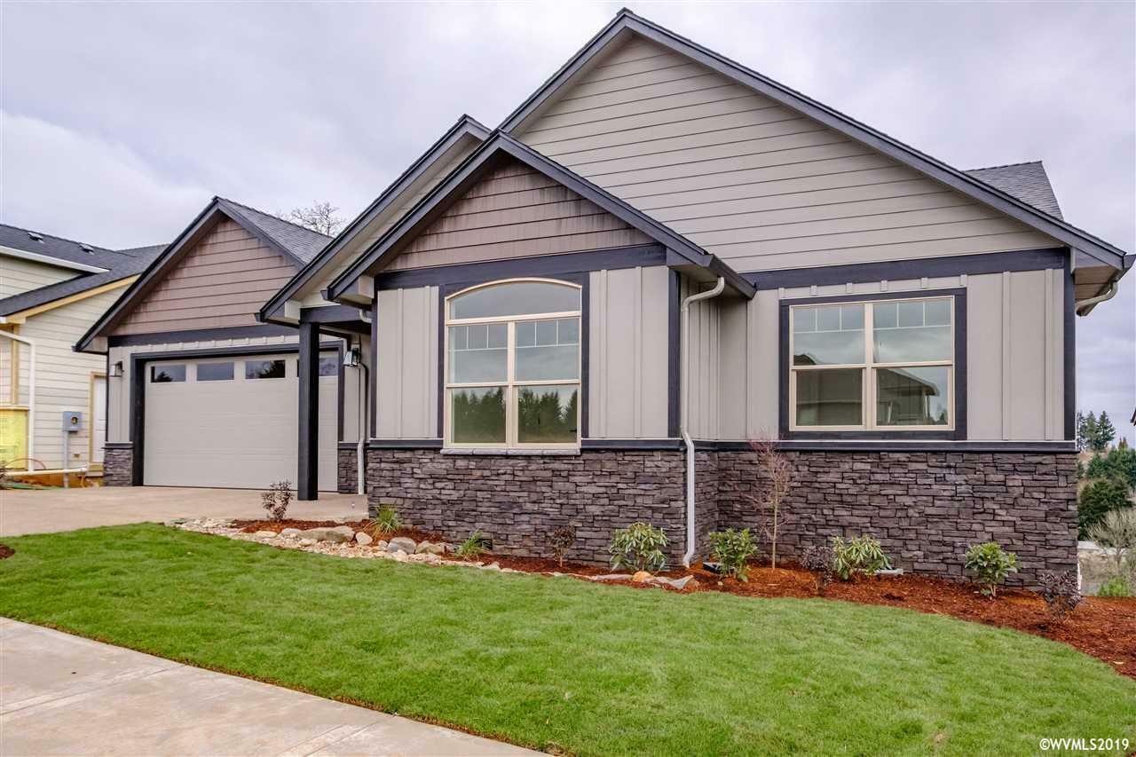 Property Photo: 221 Eider Av SE OR 97306