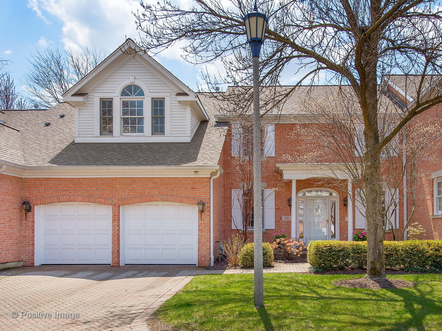 Property Photo:  30 Old Mill Court  IL 60527 